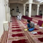 توزيع لا صقة التباعد فيالمساجد
